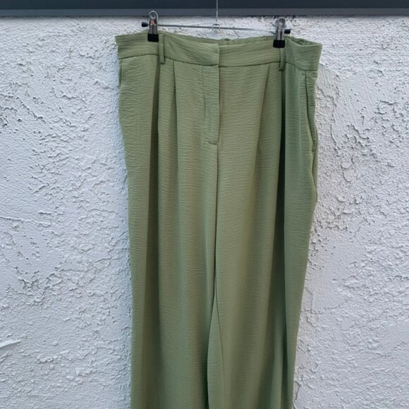 Green Wide Leg flowy slacks/pants - Picture 1 of 5